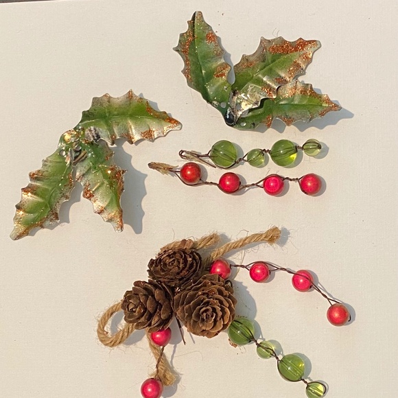 ๐ด Pinecones, Holly & Glass Beads ๐ Christmas Ornaments Pieces to Make 14 Craft - Picture 3 of 10